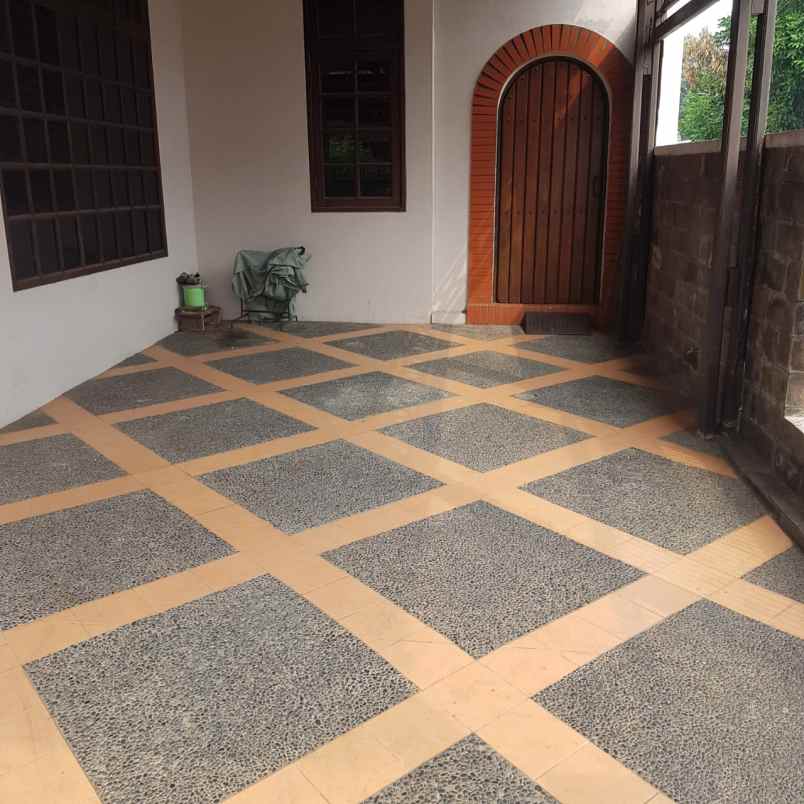 dijual rumah komplek kedung badak baru