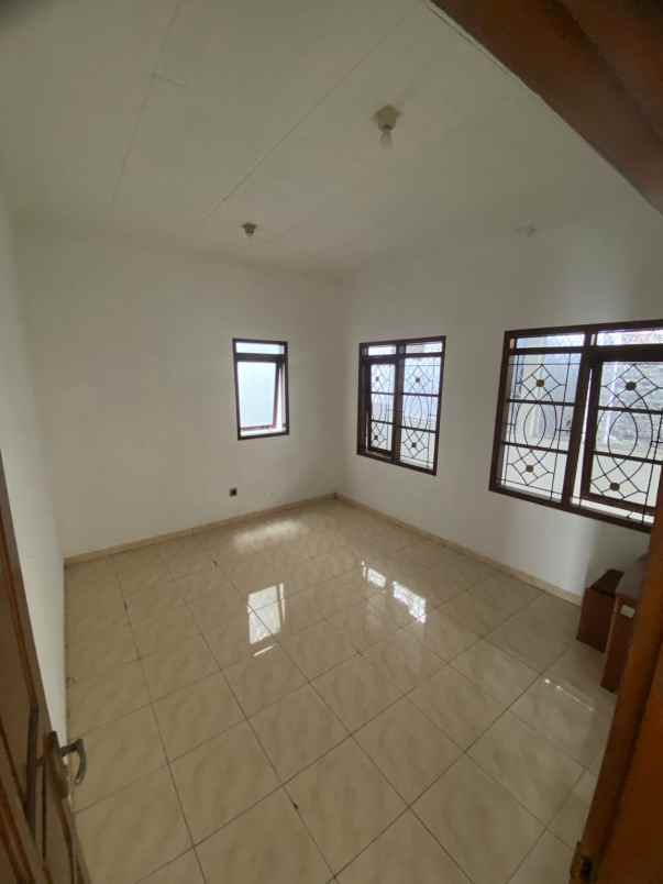 dijual rumah komplek kiara asri