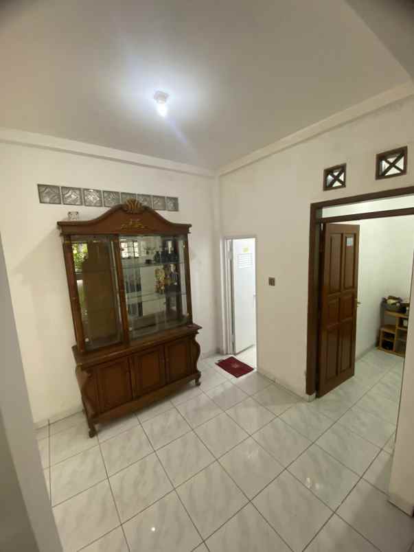 dijual rumah komplek kiara asri