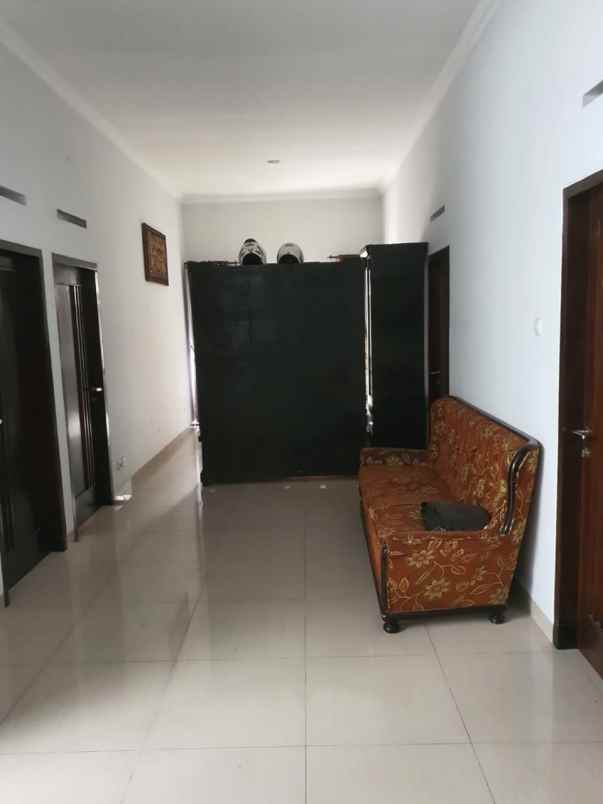 dijual rumah komplek margahayu permai