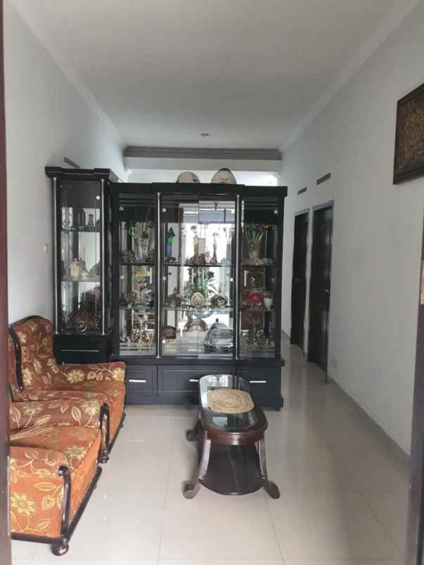 dijual rumah komplek margahayu permai