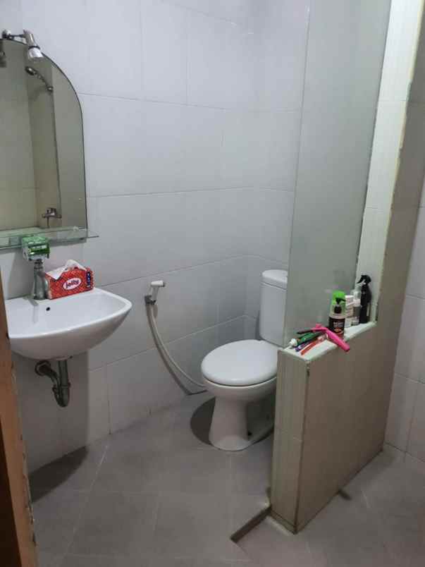 dijual rumah komplek margahayu permai