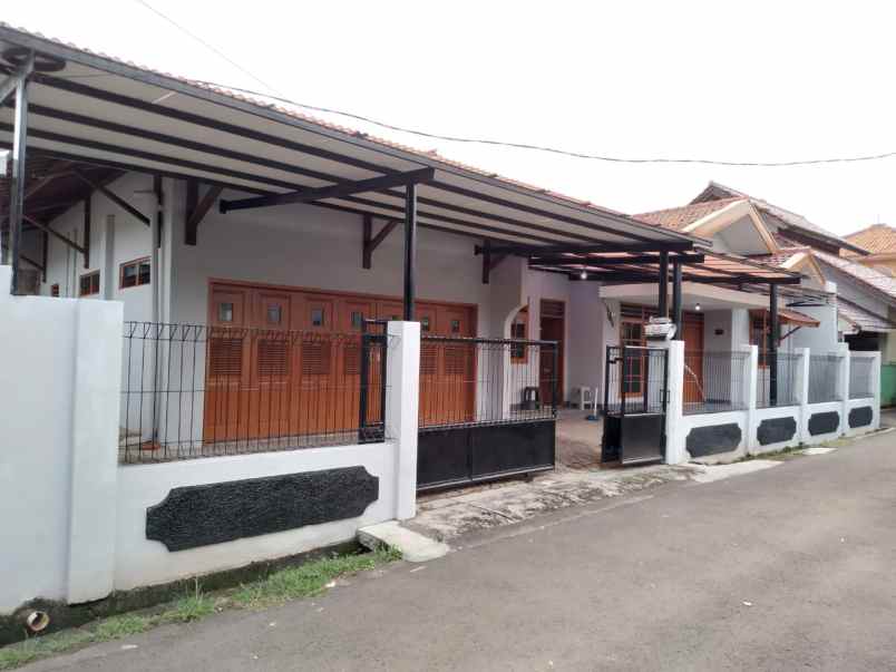 dijual rumah komplek pondok bambu duren