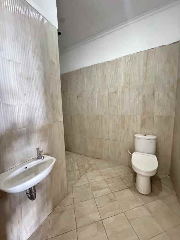 dijual rumah komplek sayana terrace