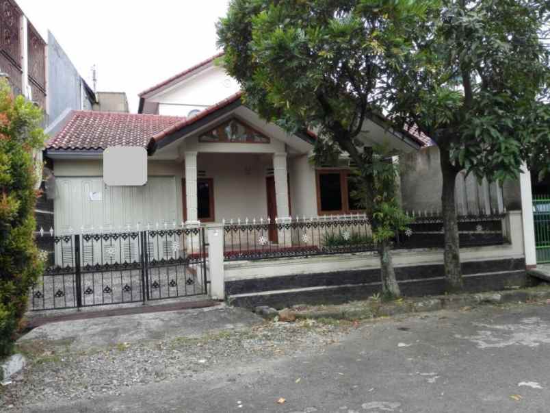 dijual rumah komplek taman mutiara kel