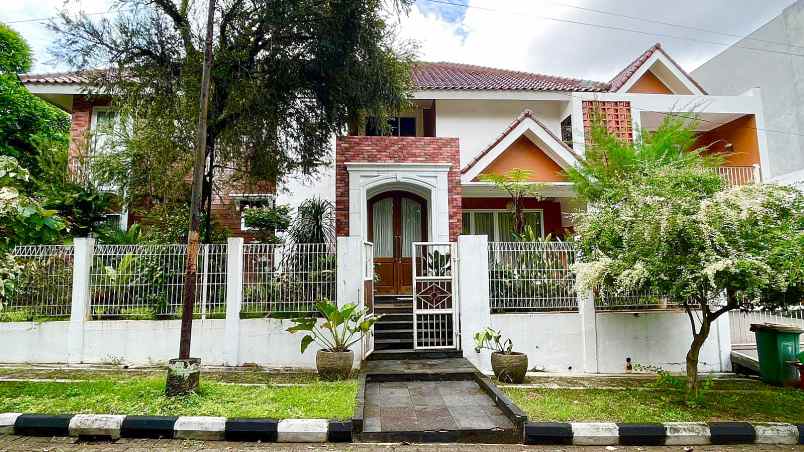 dijual rumah komplek vila cinere mas