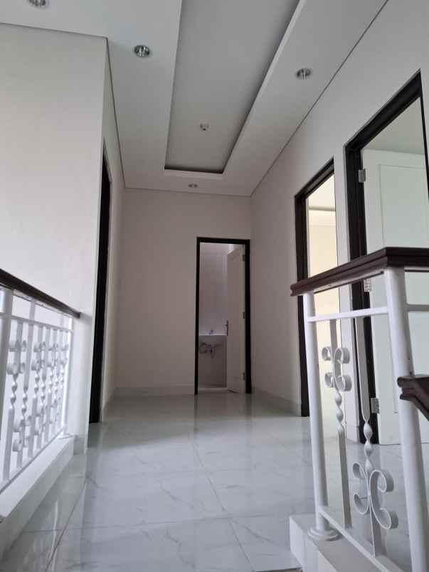 dijual rumah kota wisata