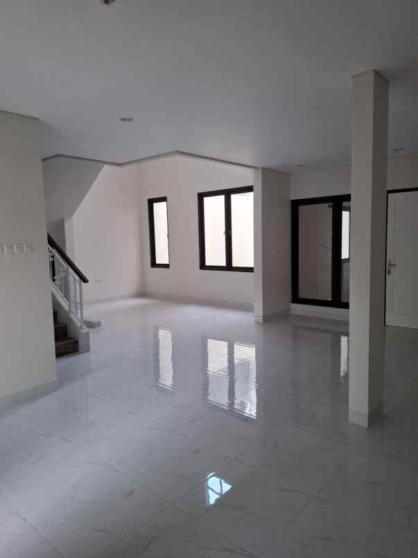 dijual rumah kota wisata