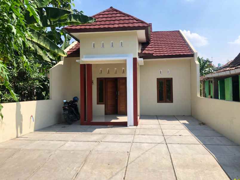 dijual rumah krawanan rt 01 rw 05