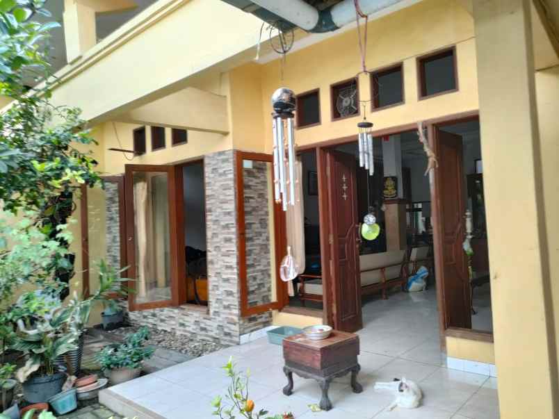 dijual rumah kutisari indah