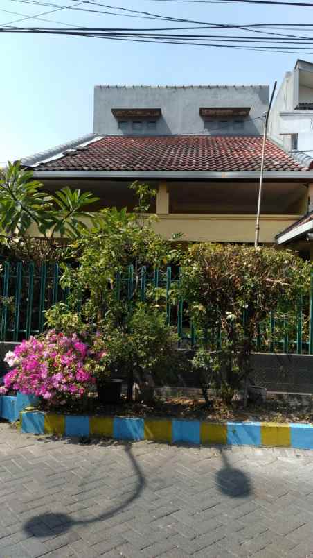 dijual rumah kutisari indah