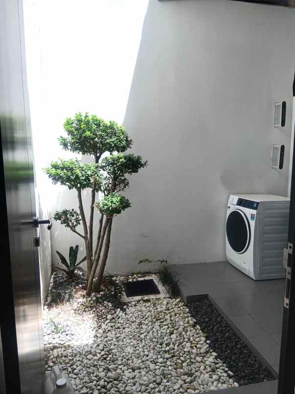 dijual rumah la seine essence jgc