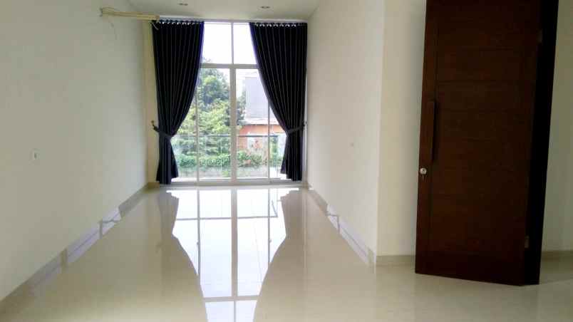 dijual rumah lippo karawaci tangerang