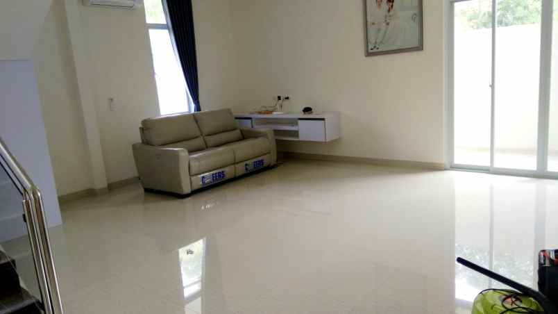 dijual rumah lippo karawaci tangerang