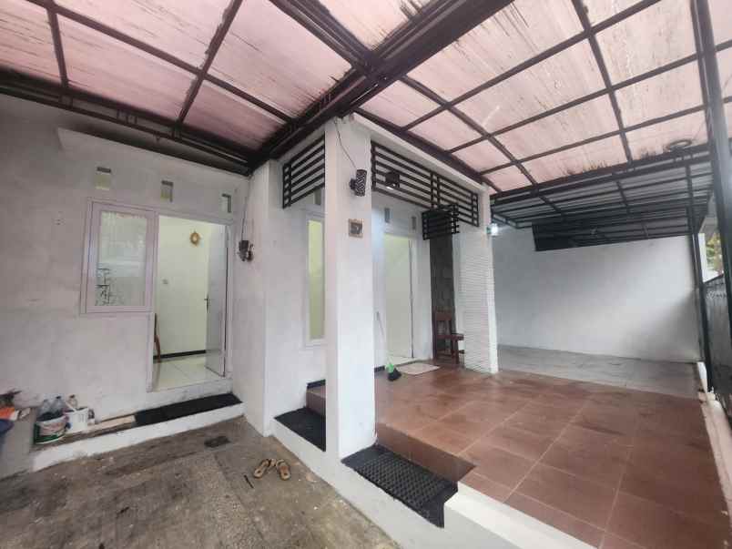 dijual rumah lokasi strategis daerah saxophone