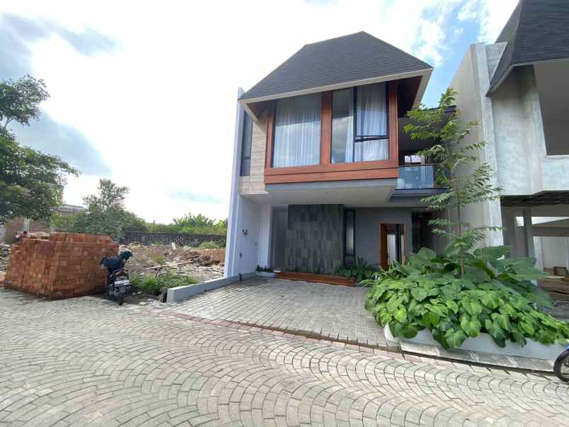 dijual rumah maguwoharjo depok sleman