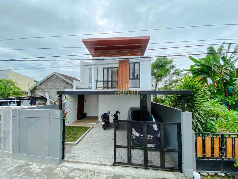 dijual rumah maguwoharjo depok sleman