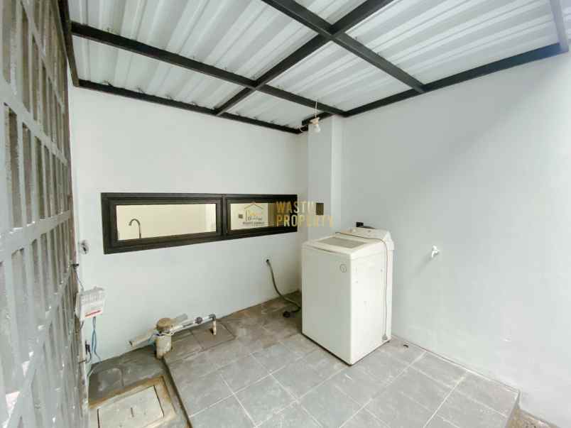 dijual rumah maguwoharjo depok sleman