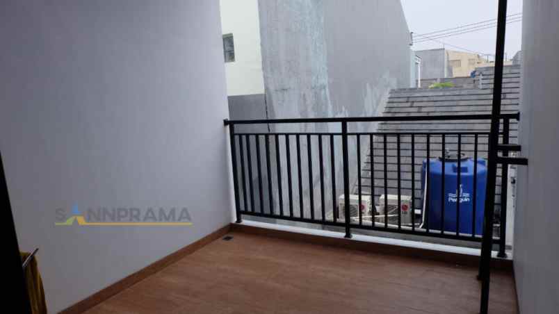 dijual rumah mampang hills