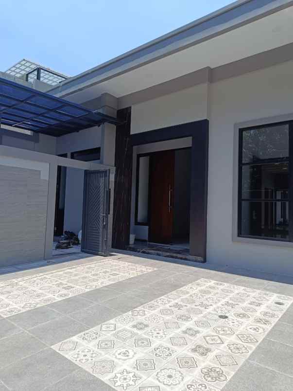 dijual rumah manyar jaya