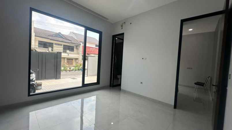 dijual rumah manyar jaya