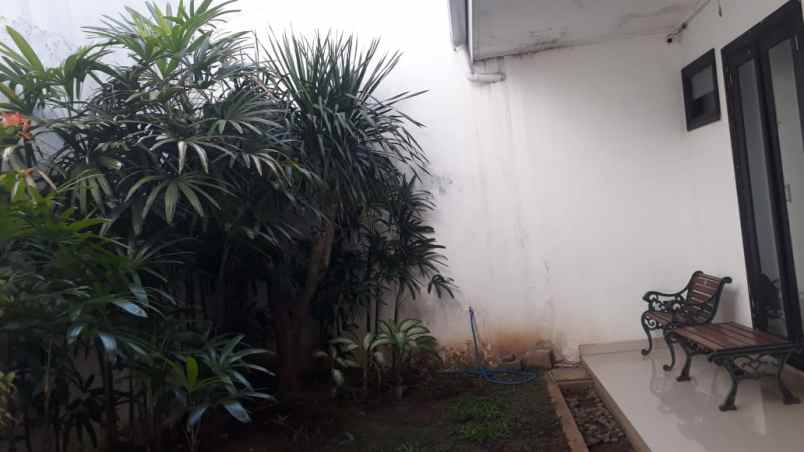 dijual rumah manyar kartika