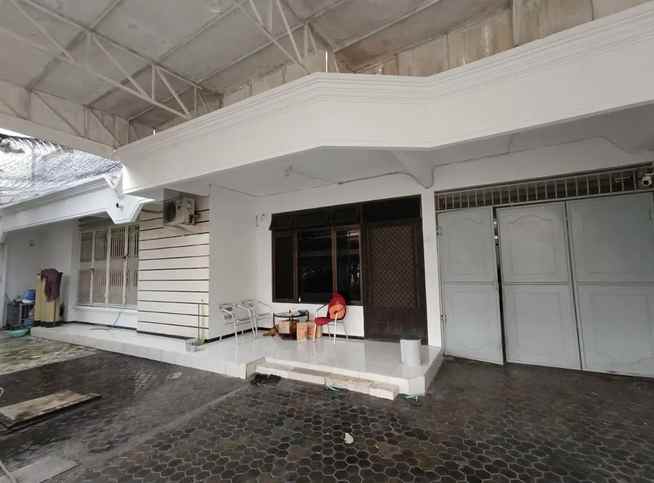 dijual rumah manyar kertoarjo