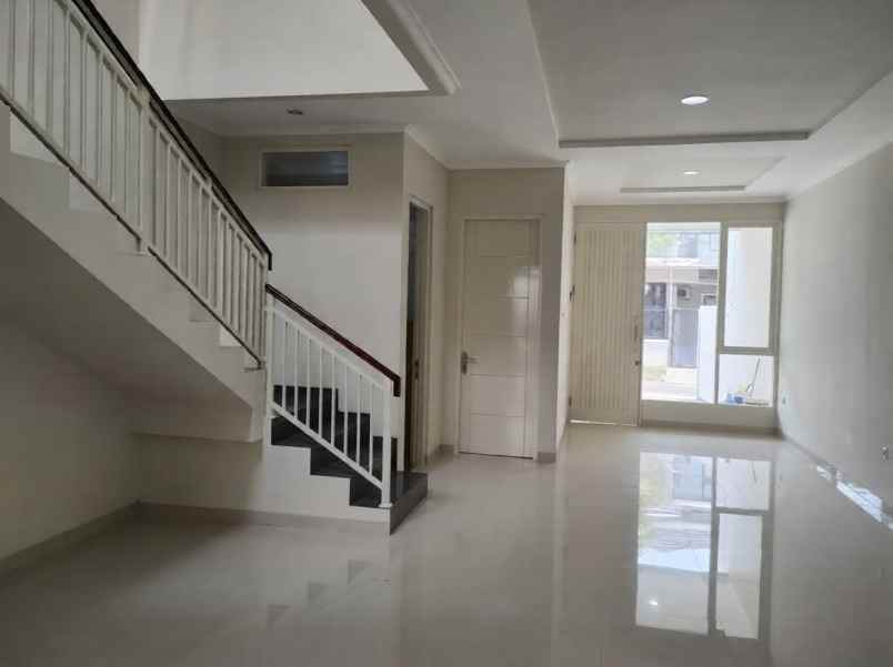 dijual rumah manyar tirtoasri