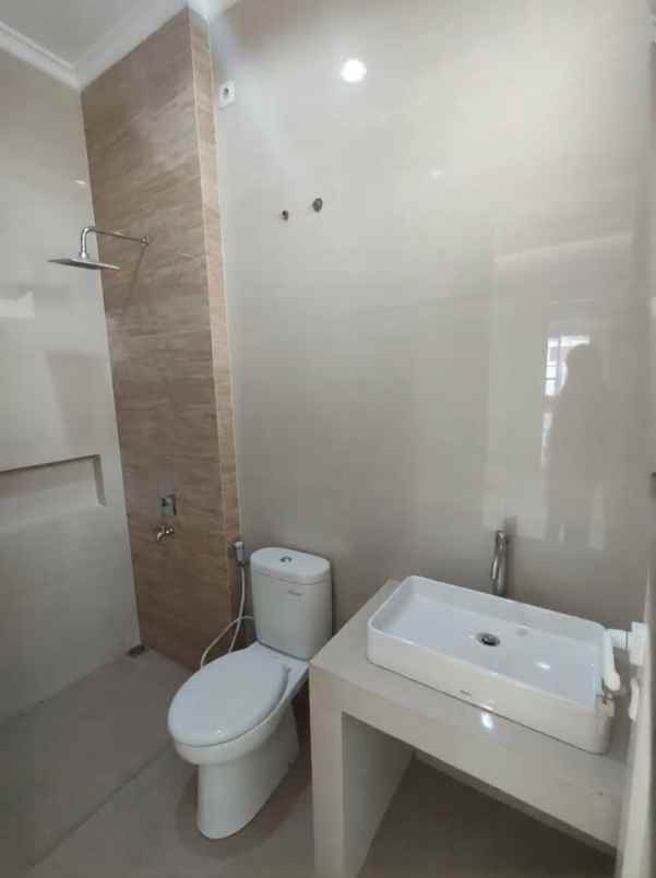 dijual rumah manyar tirtoasri