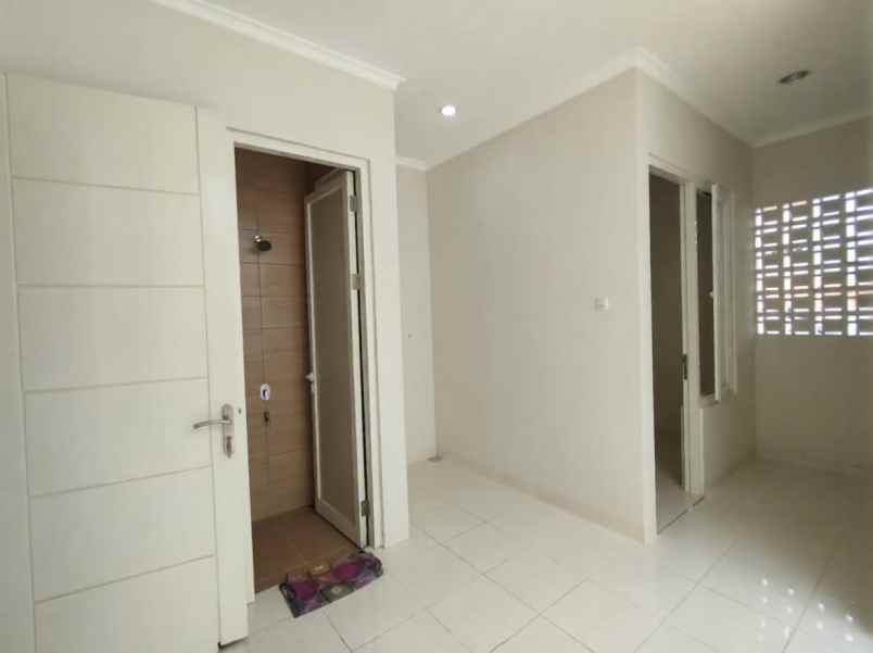 dijual rumah manyar tirtoasri