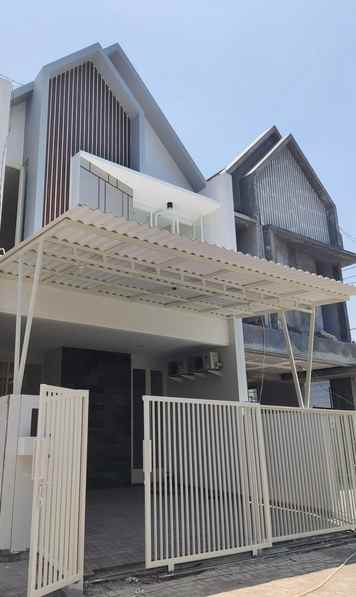 dijual rumah manyar tirtoyoso utara