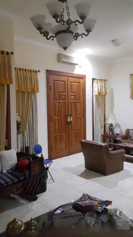 dijual rumah manyar tirtoyoso utara