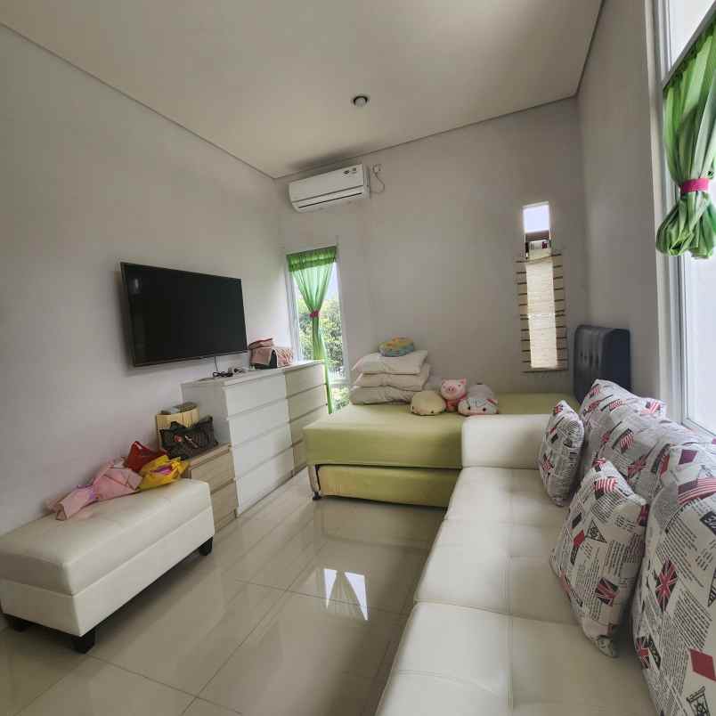 dijual rumah meetland menteng