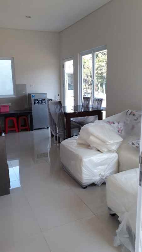 dijual rumah meetland menteng