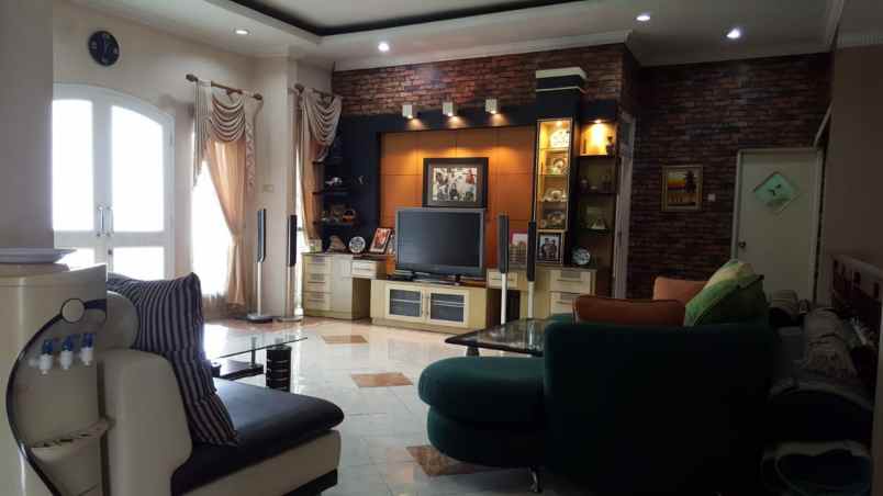 dijual rumah menanggal