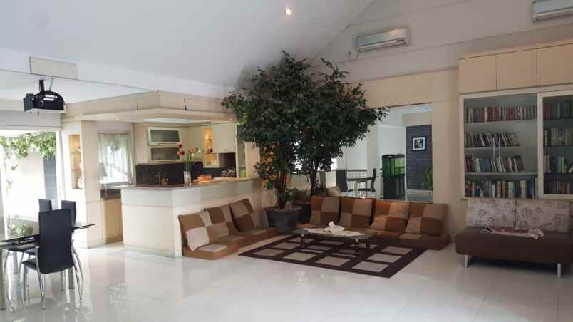 dijual rumah menanggal