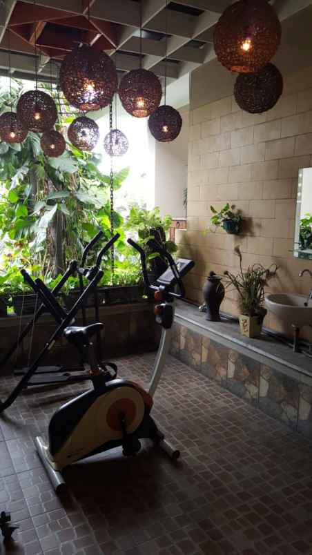 dijual rumah menanggal