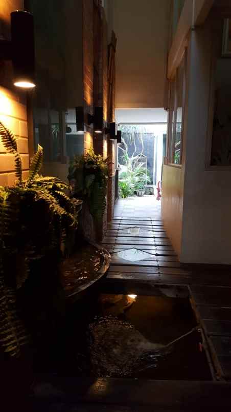 dijual rumah menanggal