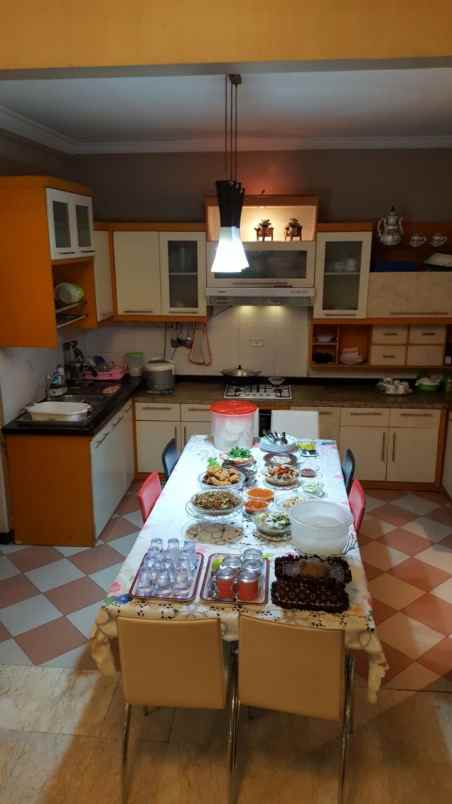 dijual rumah menanggal