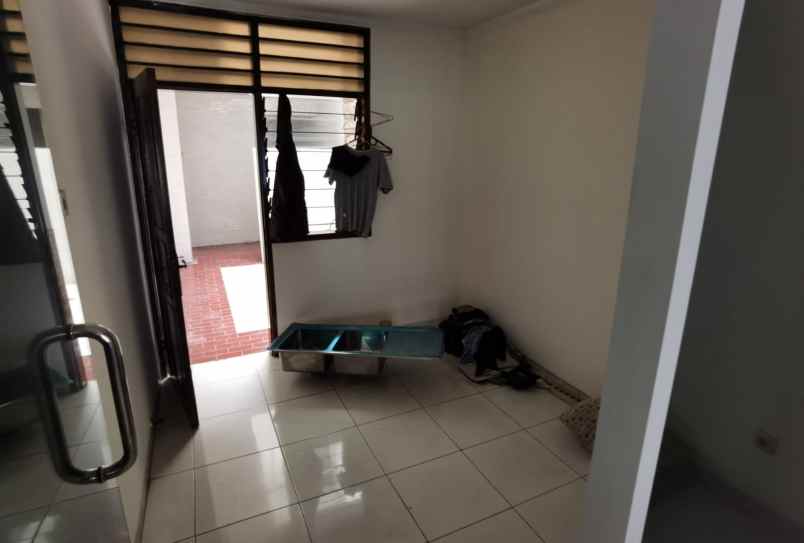 dijual rumah meruya ilir