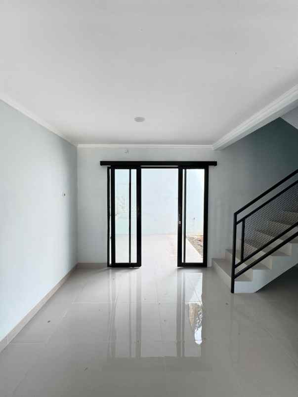 dijual rumah meruyung