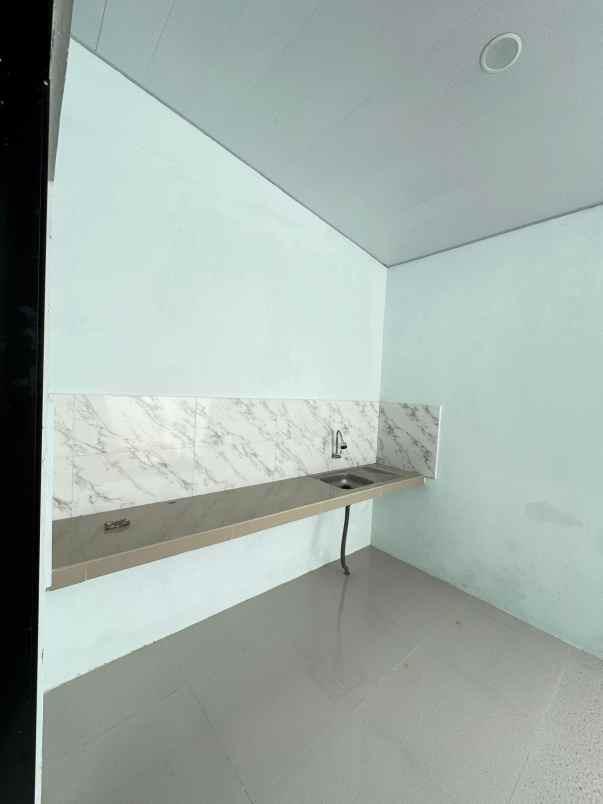 dijual rumah meruyung