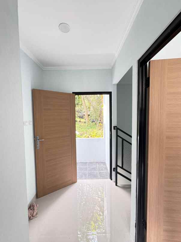 dijual rumah meruyung