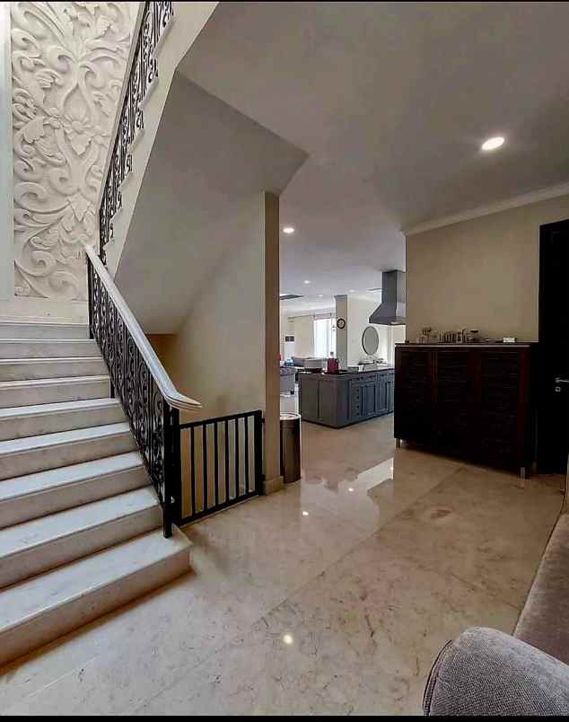 dijual rumah mewah di kemang jaksel