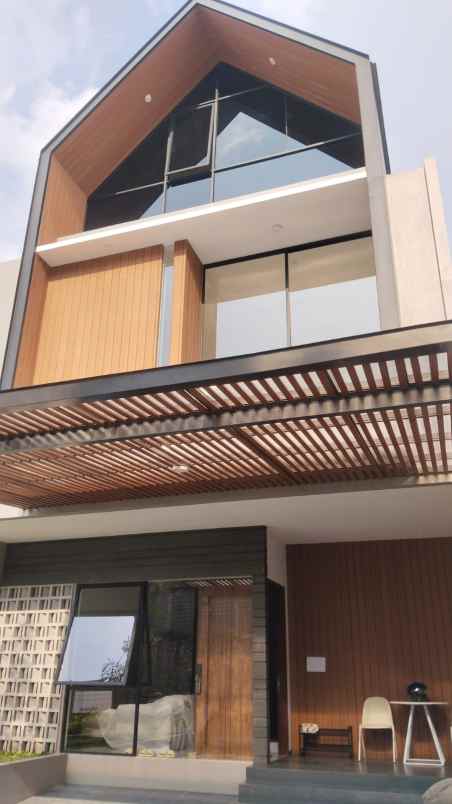 dijual rumah mewah under 3m di setra duta