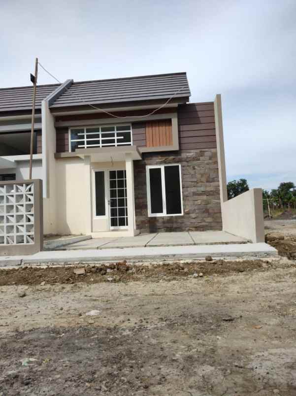 dijual rumah millenia hills