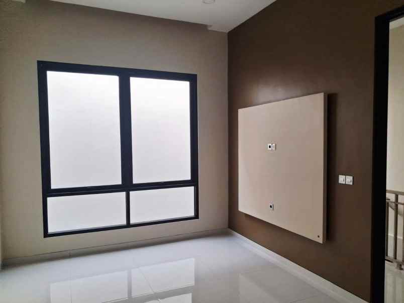 dijual rumah new minimalis di perum manyar jaya