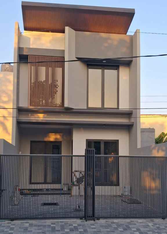 dijual rumah new minimalis di perum manyar jaya