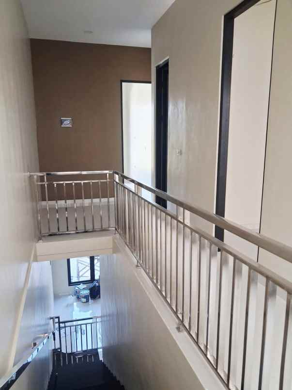 dijual rumah new minimalis di perum manyar jaya