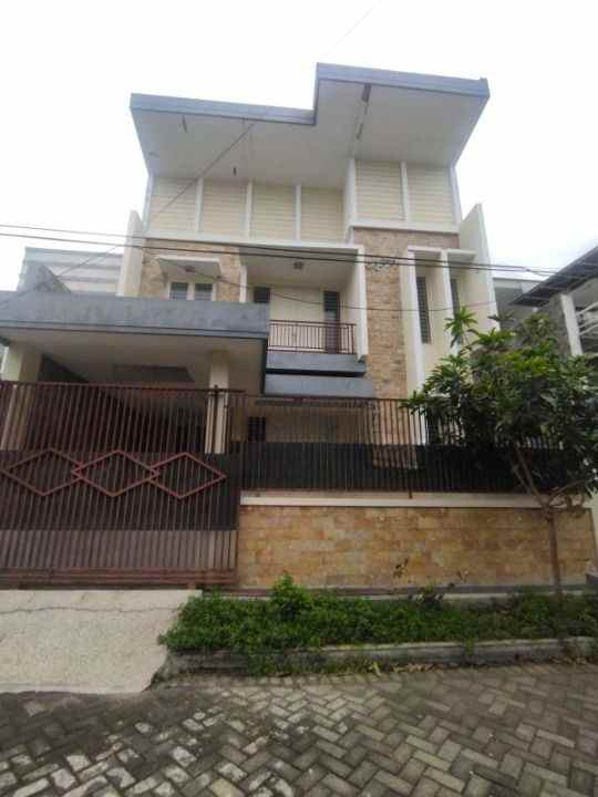 dijual rumah nginden intan